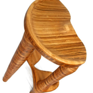 Design de meuble Tabouret Chaise haut à 3 pieds Corbra - bambou Le serpent de bois Patrick Bloch