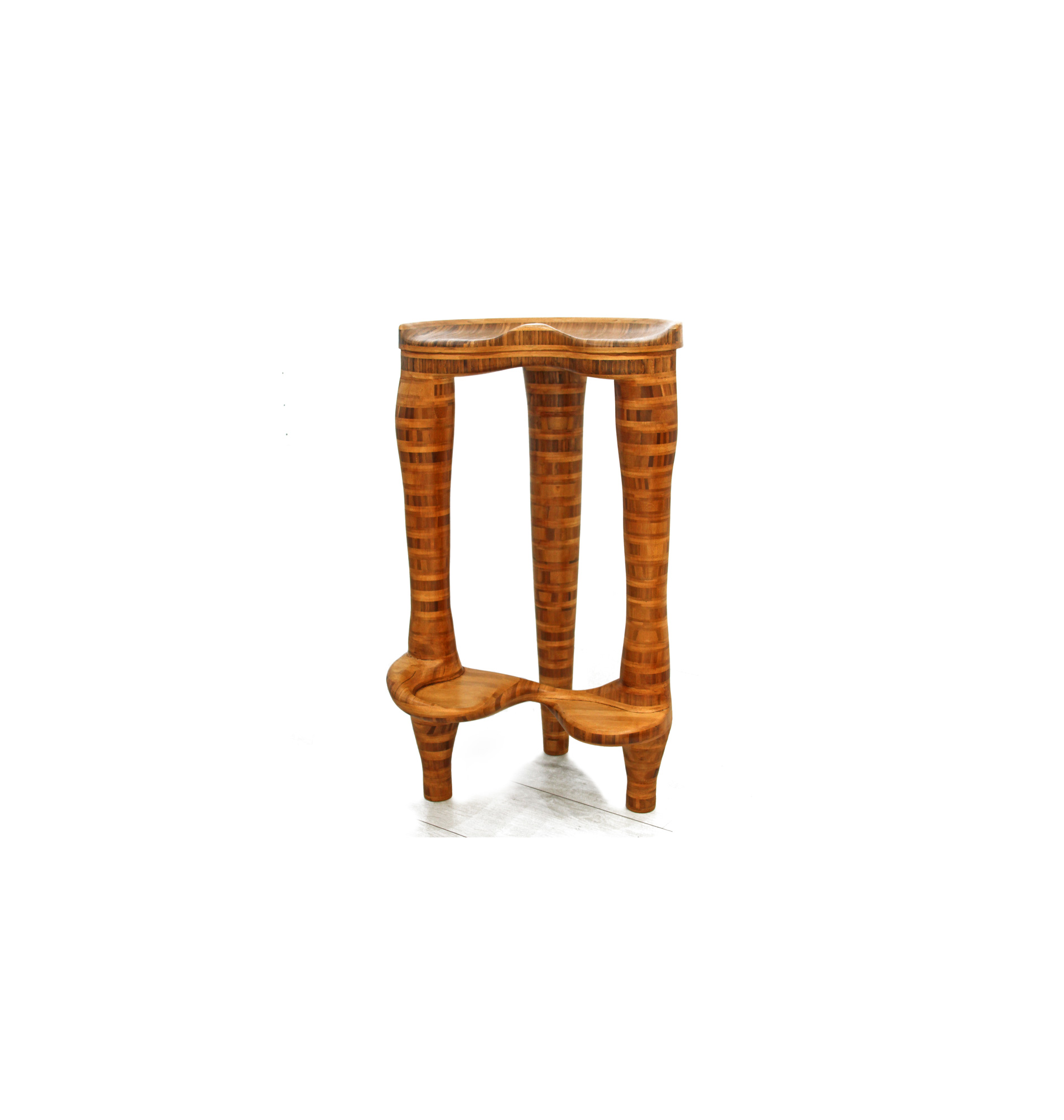 Design de meuble Tabouret Chaise haut à 3 pieds Corbra - bambou Le serpent de bois Patrick bloch